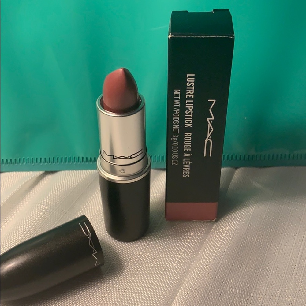 MAC lipstick shade “SYRUP “
